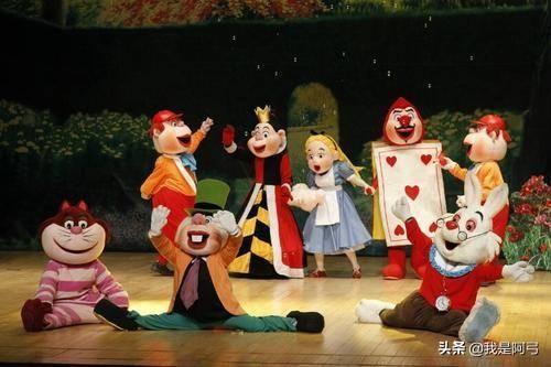 爱丽丝梦游仙境镜中奇遇记故事(爱丽丝梦游仙境)(1)