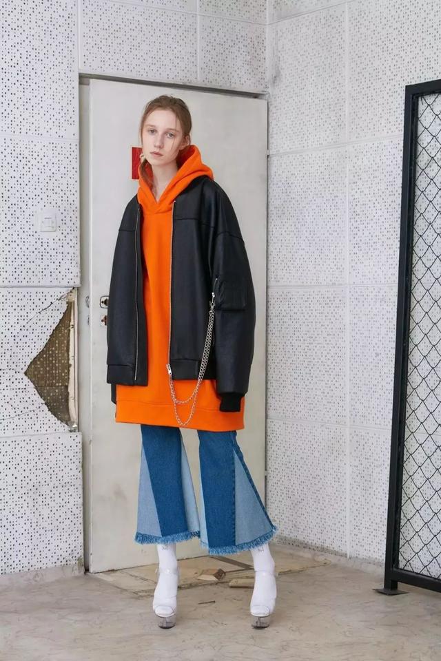 卫衣如何穿搭才好看（几十种冬季卫衣内搭穿法）(115)