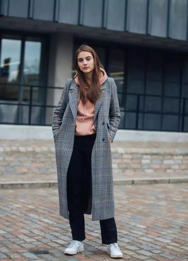 卫衣如何穿搭才好看（几十种冬季卫衣内搭穿法）(45)