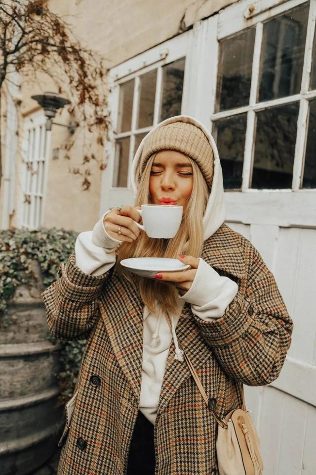 卫衣如何穿搭才好看（几十种冬季卫衣内搭穿法）(15)