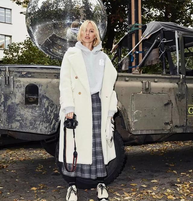 卫衣如何穿搭才好看（几十种冬季卫衣内搭穿法）(62)