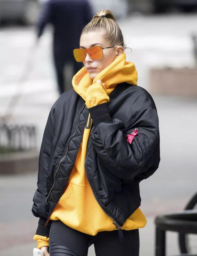 卫衣如何穿搭才好看（几十种冬季卫衣内搭穿法）(109)