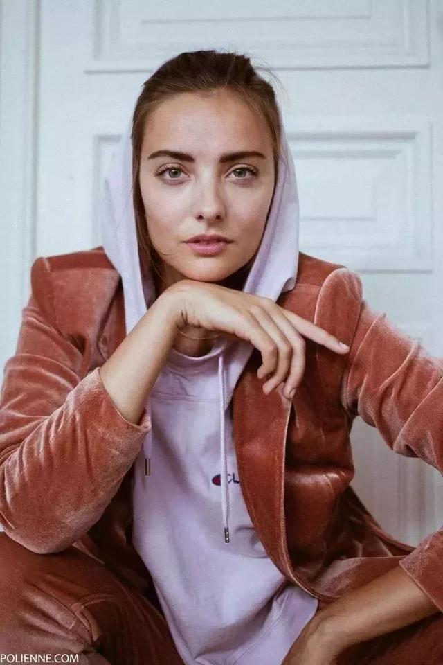 卫衣如何穿搭才好看（几十种冬季卫衣内搭穿法）(95)