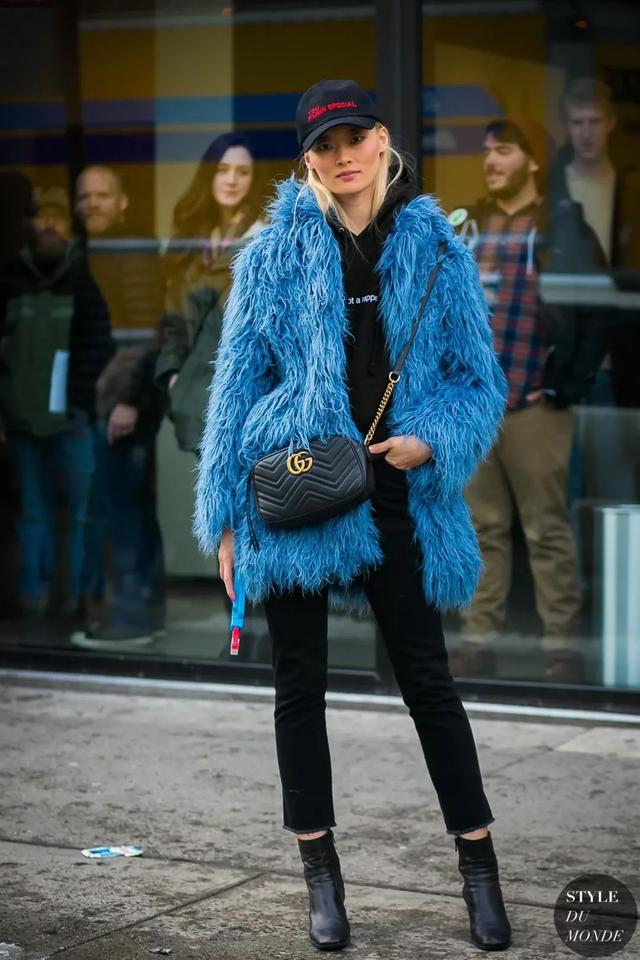 卫衣如何穿搭才好看（几十种冬季卫衣内搭穿法）(72)