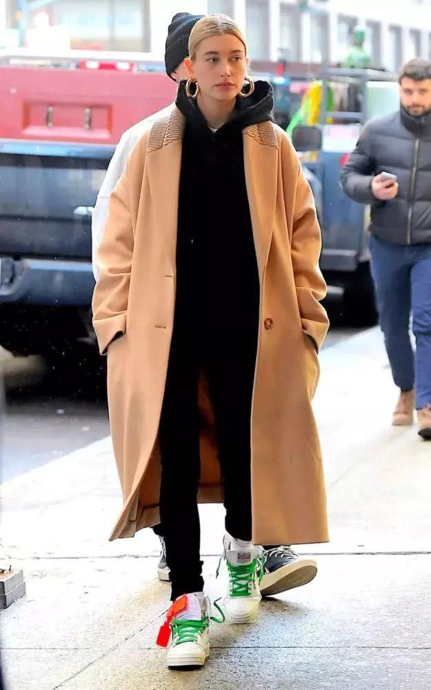 卫衣如何穿搭才好看（几十种冬季卫衣内搭穿法）(34)