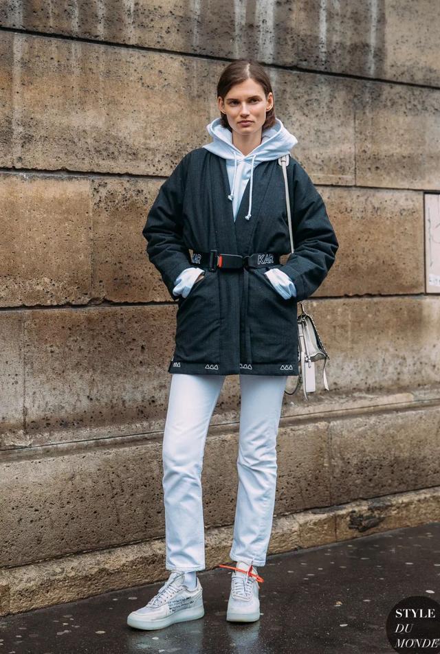 卫衣如何穿搭才好看（几十种冬季卫衣内搭穿法）(20)