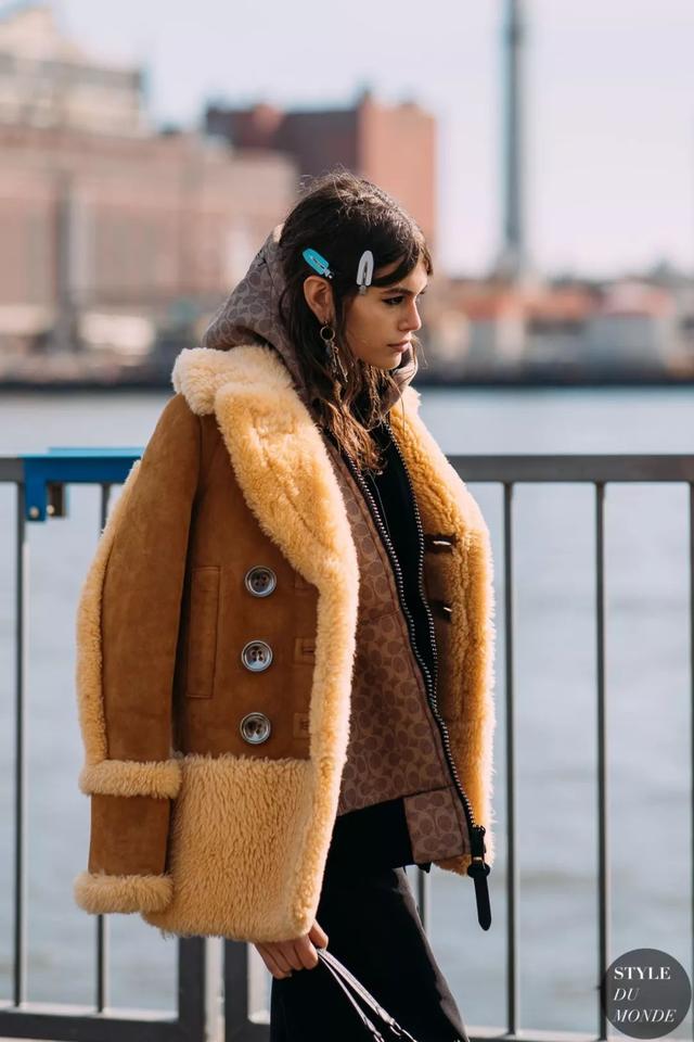 卫衣如何穿搭才好看（几十种冬季卫衣内搭穿法）(73)