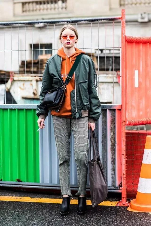 卫衣如何穿搭才好看（几十种冬季卫衣内搭穿法）(113)