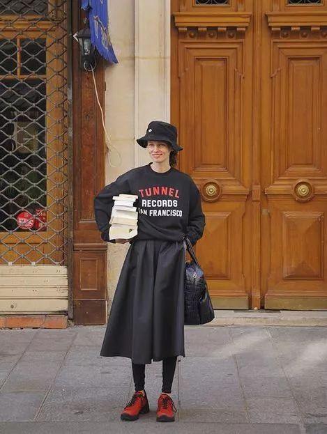 卫衣如何穿搭才好看（几十种冬季卫衣内搭穿法）(2)