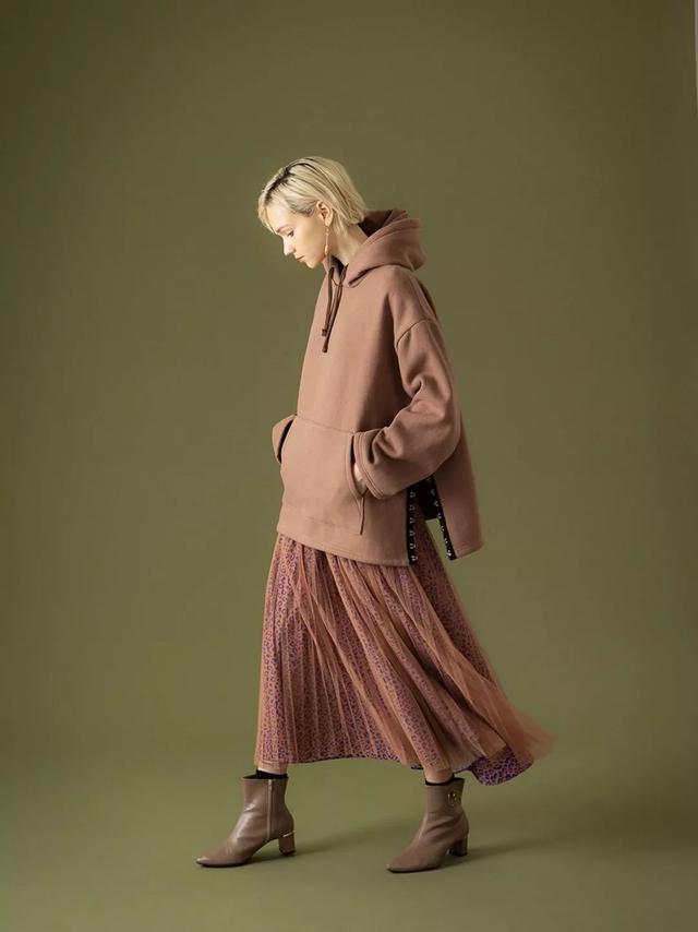 卫衣如何穿搭才好看（几十种冬季卫衣内搭穿法）(3)