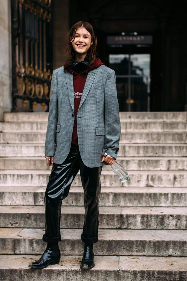 卫衣如何穿搭才好看（几十种冬季卫衣内搭穿法）(100)