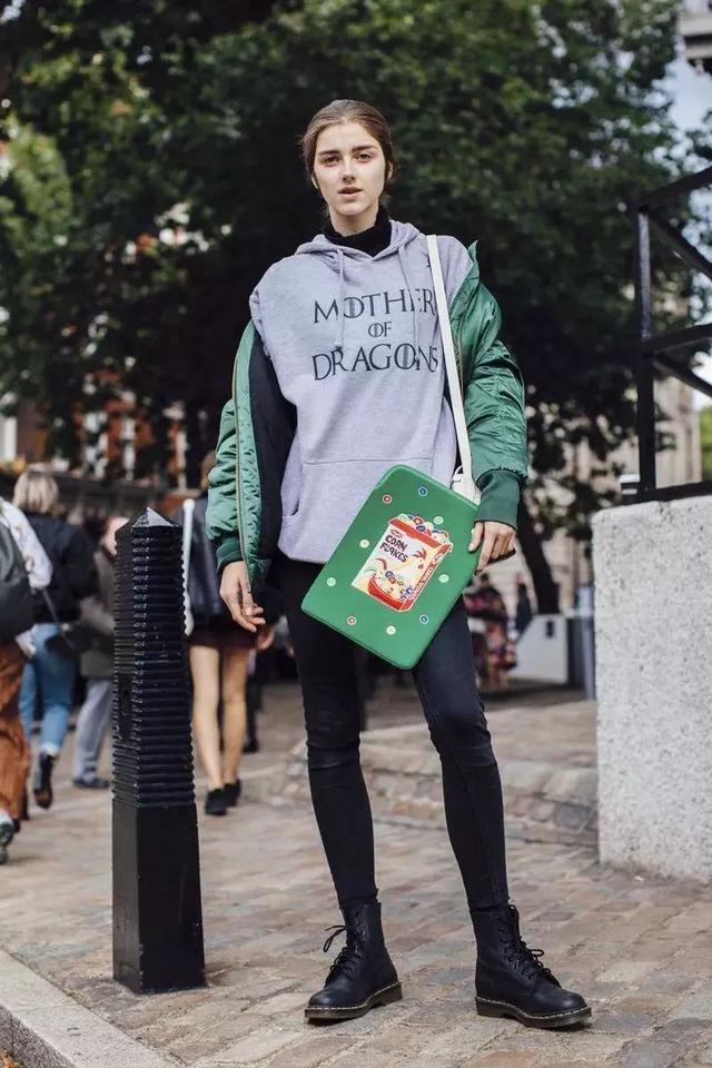 卫衣如何穿搭才好看（几十种冬季卫衣内搭穿法）(118)