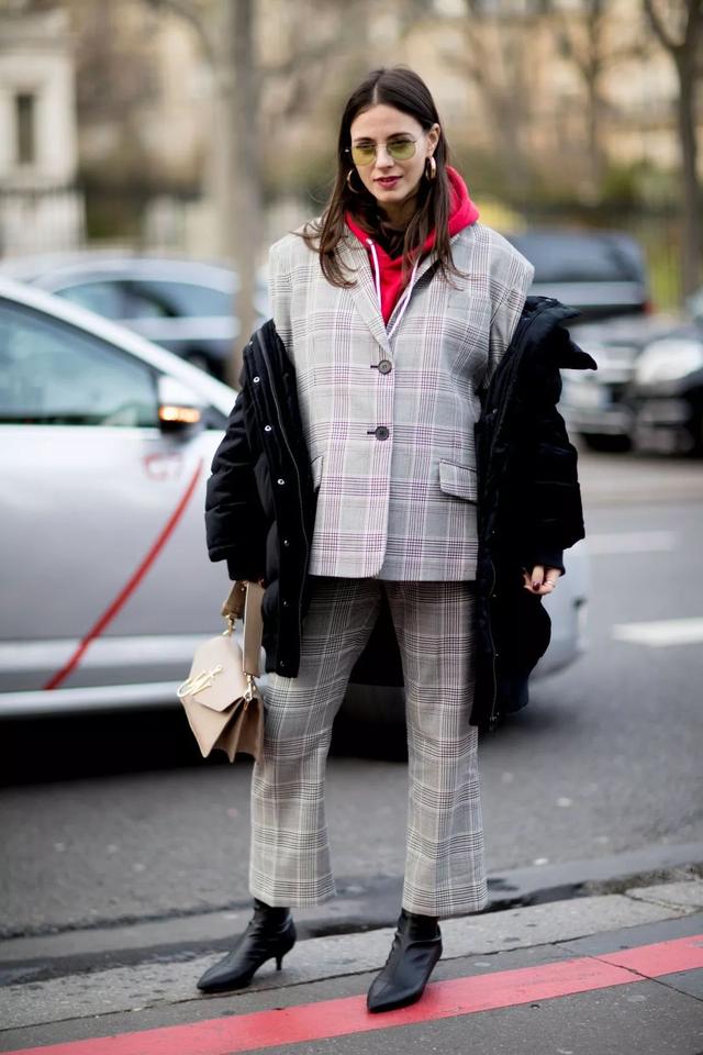 卫衣如何穿搭才好看（几十种冬季卫衣内搭穿法）(107)