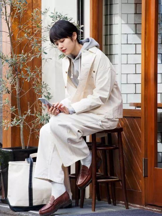 卫衣如何穿搭才好看（几十种冬季卫衣内搭穿法）(23)