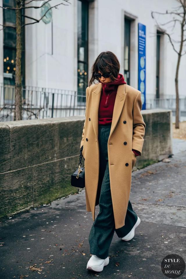 卫衣如何穿搭才好看（几十种冬季卫衣内搭穿法）(39)