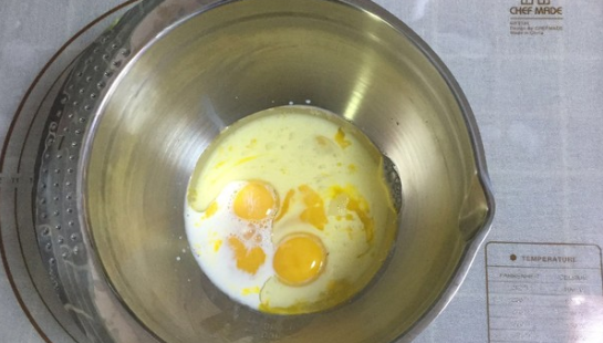 家用烤箱怎样烤蛋糕,家用烤箱烤蛋糕多少度?多少分钟?图2