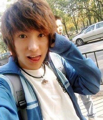 烫发男发型清爽型（15款英气男人的烫发发型）(14)