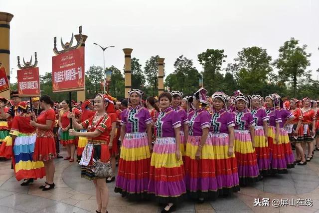 彝族节日一览表(倒计时三天这才是屏山彝族年的正确打开方式)(19)