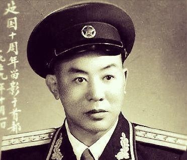 大校军衔相当于什么官，大校军衔到地方是什么级别不或职务？图7