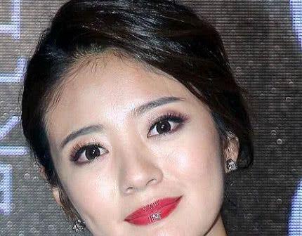 新手学化妆用眼线液还是眼线笔好（化妆师透露用眼线液时）(1)