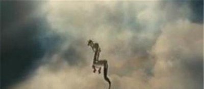 ​常睹的06年真龙吃人的照片曝光，传闻中的龙果然存留