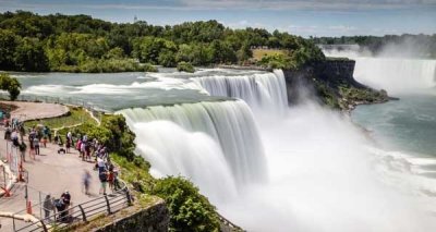 ​第一个走钢丝超过尼亚加拉大瀑布的人