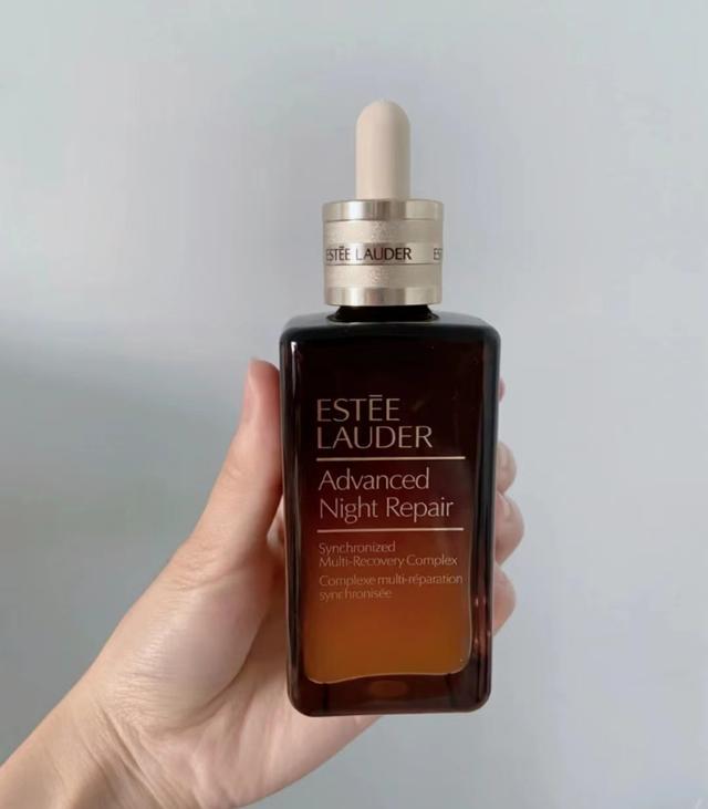 雅诗兰黛小棕瓶的正确使用方法(雅诗兰黛小棕瓶)(2)