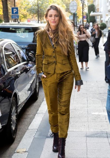 丝巾搭配丝巾教程(学会这些丝巾搭法)(5)