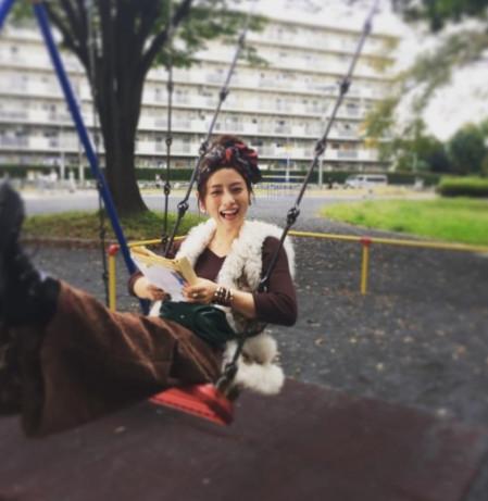 丝巾搭配丝巾教程(学会这些丝巾搭法)(11)