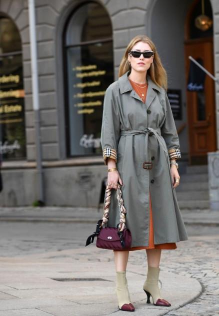 丝巾搭配丝巾教程(学会这些丝巾搭法)(2)