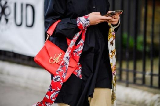 丝巾搭配丝巾教程(学会这些丝巾搭法)(8)