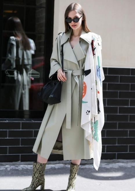 丝巾搭配丝巾教程(学会这些丝巾搭法)(9)