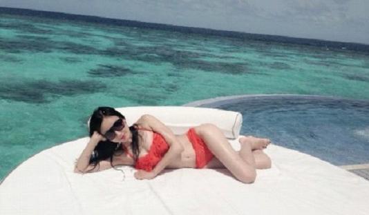 所有明星穿的泳衣(你绝对没有见过的女星泳装照)(13)