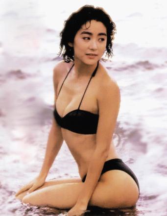 所有明星穿的泳衣(你绝对没有见过的女星泳装照)(6)
