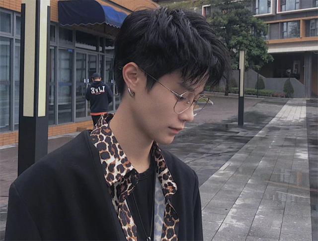 羊毛卷什么发型好看又显年轻(发量多千万不要烫羊毛卷)(10)