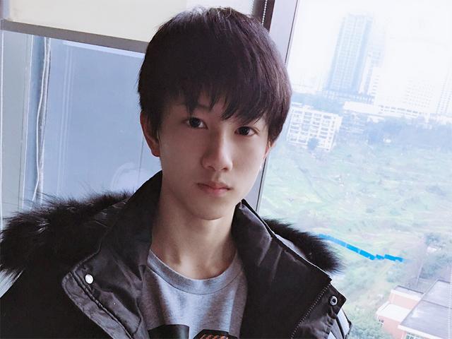 羊毛卷什么发型好看又显年轻(发量多千万不要烫羊毛卷)(8)