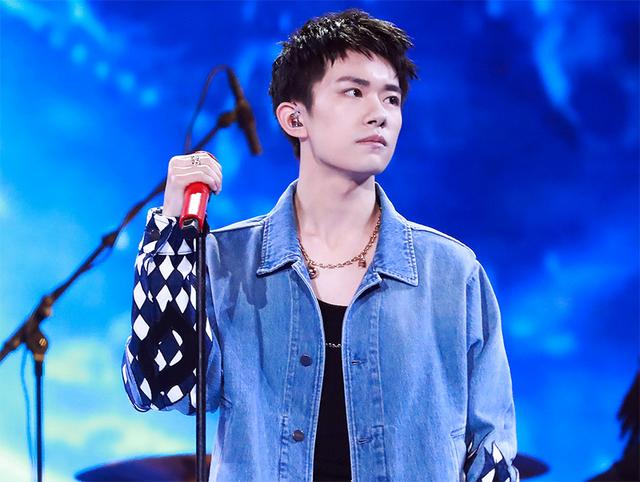 羊毛卷什么发型好看又显年轻(发量多千万不要烫羊毛卷)(12)