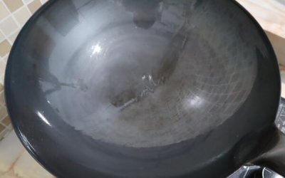 ​启锅没启佳乌了怎样办，锅内搁苹果皮用启水煮