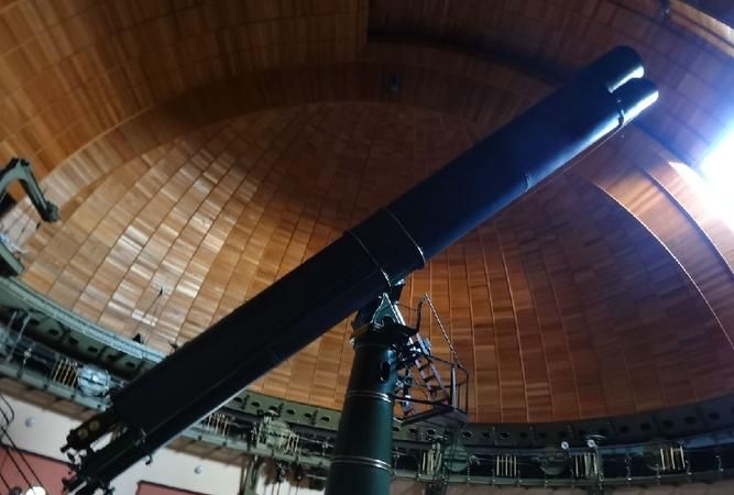 天文望远镜是谁发明的?