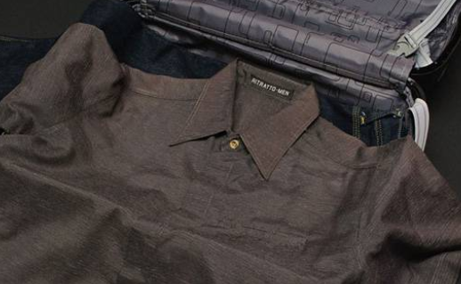 Jk制服裙怎么叠放行李箱,怎么把厚衣服折小放进行李箱图7