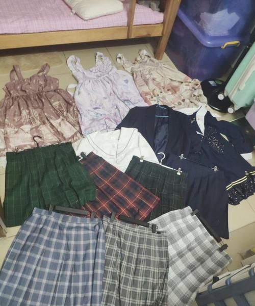 怎么把厚衣服折小放进行李箱