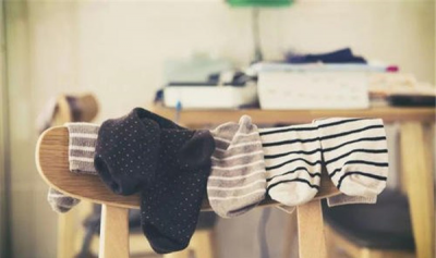 ​黄昏睡眠穿袜子的缺点 穿袜子睡眠对于身材的作用