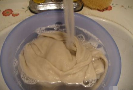 自己织的羊绒毛衣怎么洗出绒,自己织的毛衣怎么处理图11