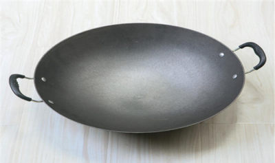 ​怎样瞅铁锅有无涂层 有涂层的铁锅有妨害吗