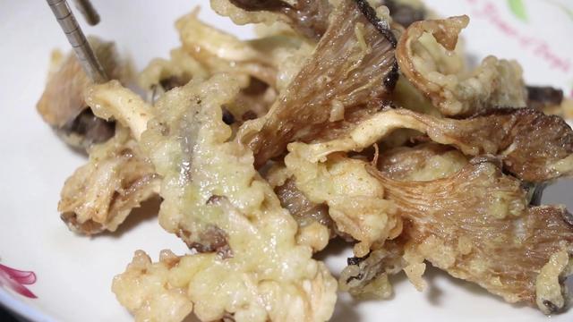 干炸蘑菇最简单家常做法（手把手教你炸蘑菇）(13)