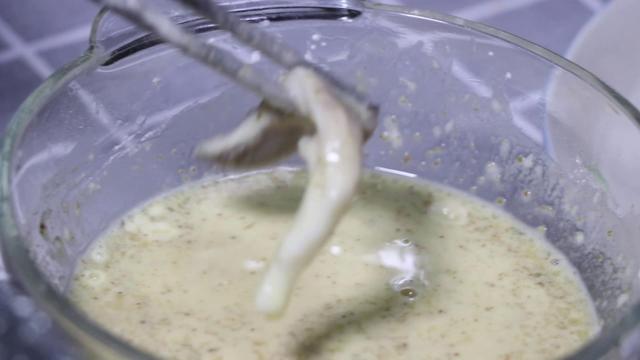 干炸蘑菇最简单家常做法（手把手教你炸蘑菇）(11)
