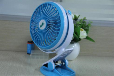 ​小电扇能边充电边用吗 运用小电扇时间要注重什么
