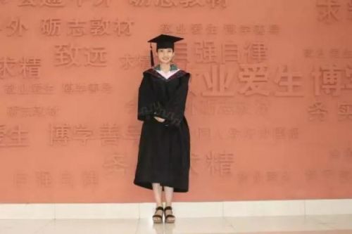 她在丛中笑的上一句(她在丛中笑全诗)-第2张图片-