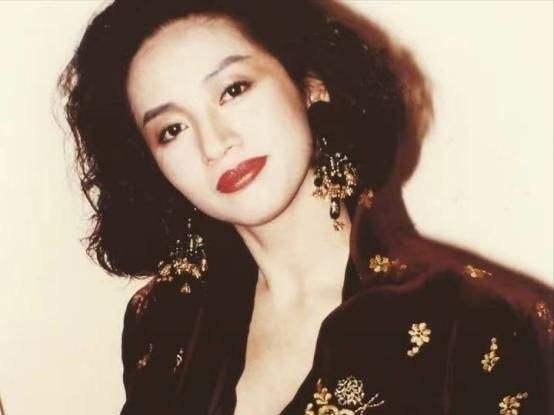 梅艳芳最后一场演唱会具体时间(历史上的今天天后梅艳芳)(1)