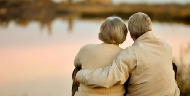 校园黄昏恋是什么意思